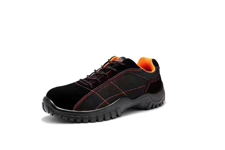 在酸堿、腐蝕性強的工作環境需要耐酸堿安全鞋